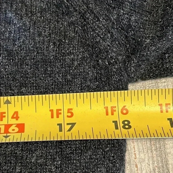 HALOGEN women’s  GRAY‎ CASHMERE SWEATER Md warm soft luxury party winter party - Picture 5 of 5